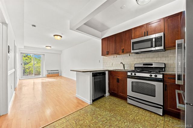 71-33 162nd Street 3F, Fresh Meadows, NY 11365