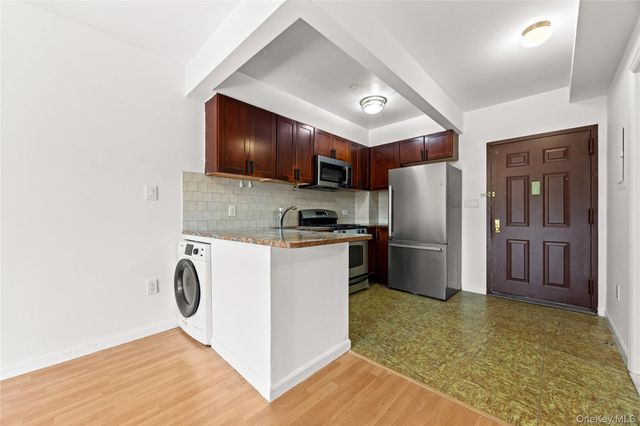 71-33 162nd Street 3F, Fresh Meadows, NY 11365