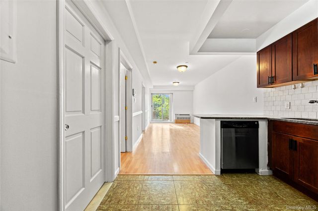 71-33 162nd Street 3F, Fresh Meadows, NY 11365