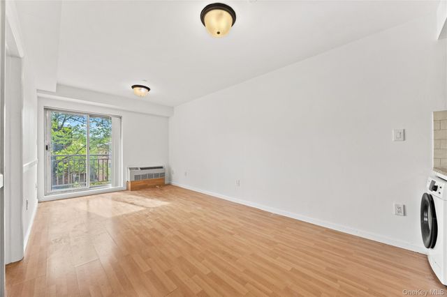 71-33 162nd Street 3F, Fresh Meadows, NY 11365