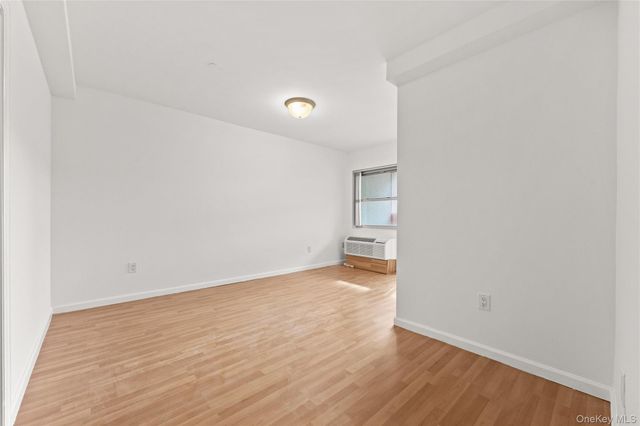 71-33 162nd Street 3F, Fresh Meadows, NY 11365