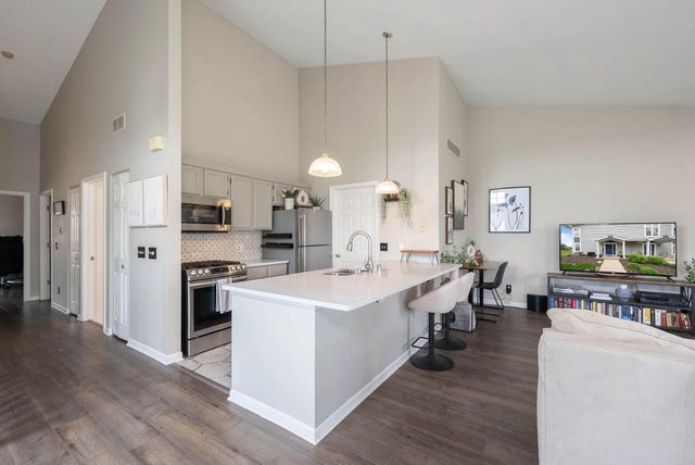 654 Geneva National AVENUE N #6-36, Lake Geneva, WI 53147
