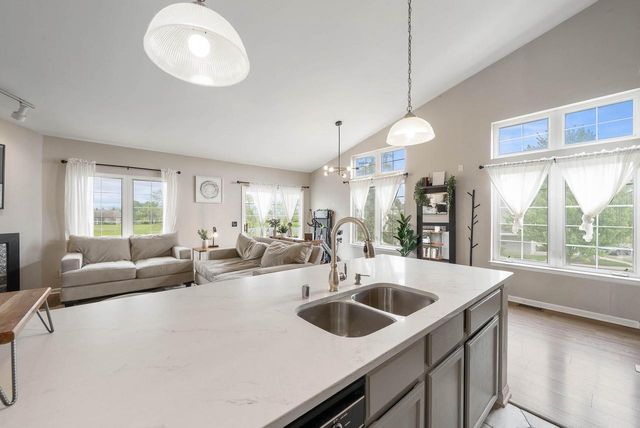 654 Geneva National AVENUE N #6-36, Lake Geneva, WI 53147