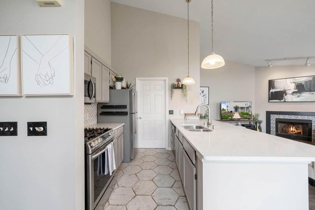 654 Geneva National AVENUE N #6-36, Lake Geneva, WI 53147