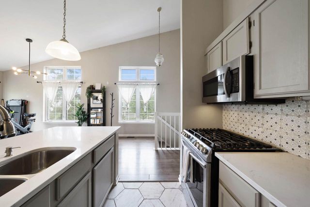 654 Geneva National AVENUE N #6-36, Lake Geneva, WI 53147