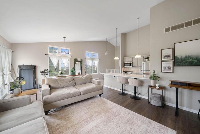 654 Geneva National AVENUE N #6-36, Lake Geneva, WI 53147