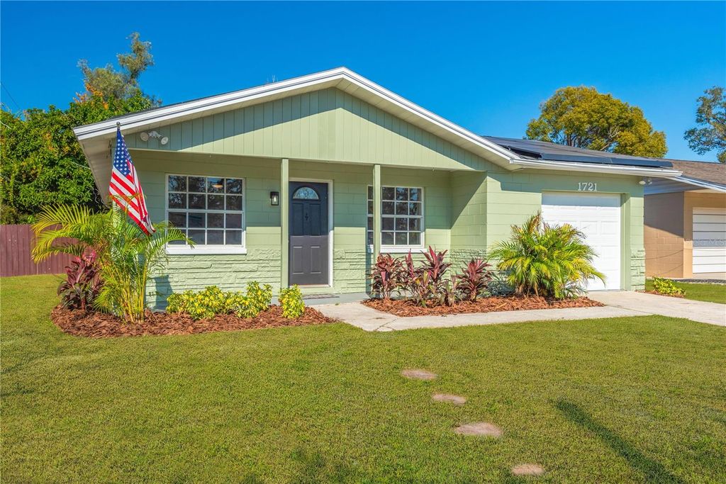 1721 W HUMPHREY STREET, Tampa, FL 33604