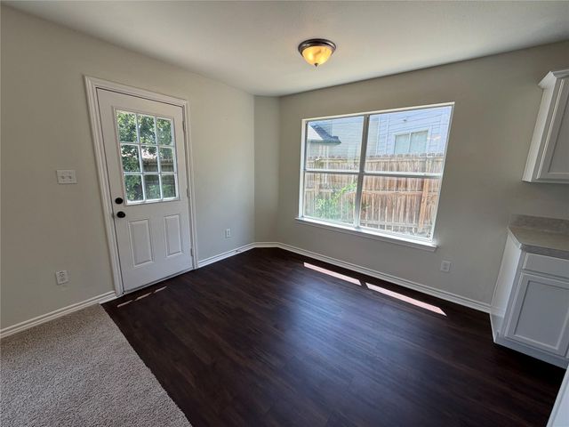 1555 Parkfield CIR, Round Rock, TX 78664