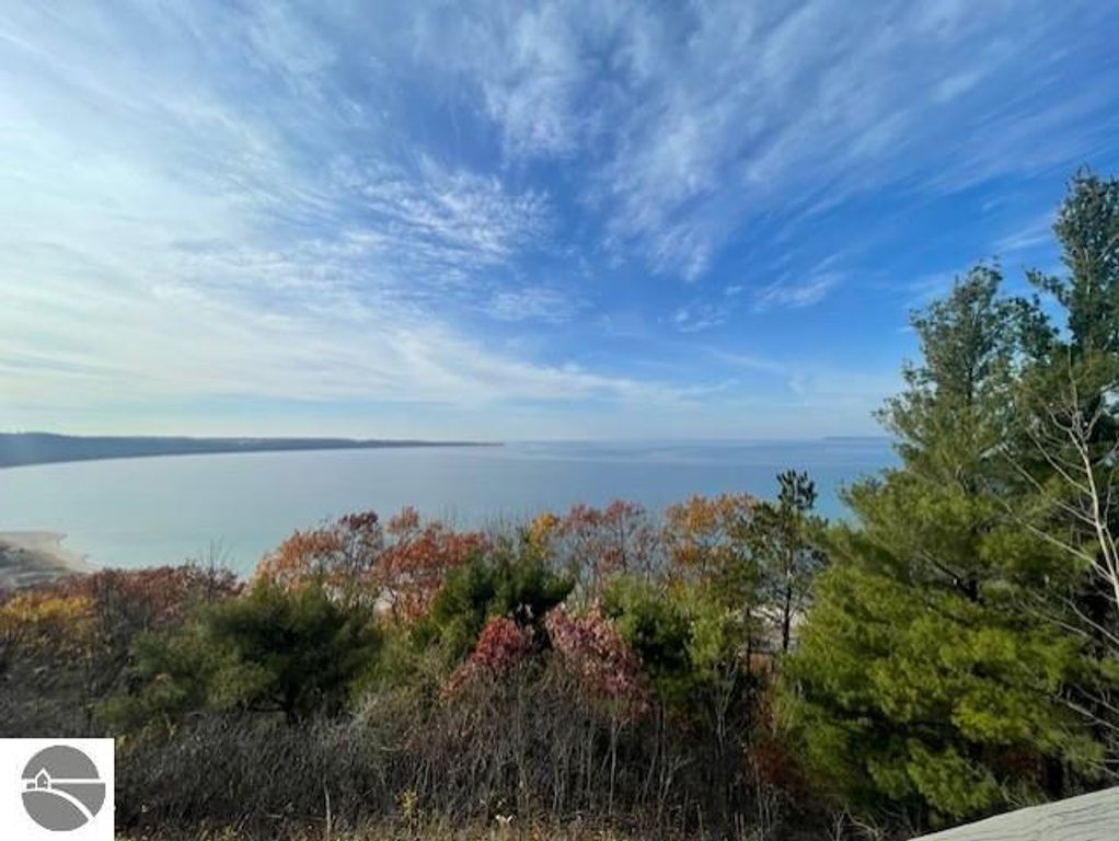 Panoramic view of Lake Michigan from Pinnacle Place in Glen Arbor, featuring autumn foliage and clear skies.