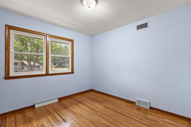 6924 Scott Avenue N, Brooklyn Center, MN 55429