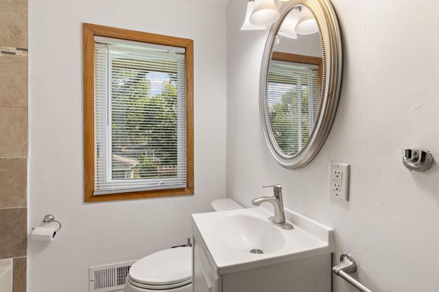 6924 Scott Avenue N, Brooklyn Center, MN 55429