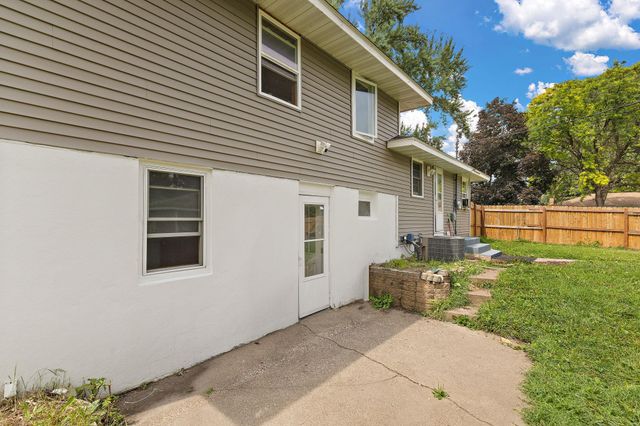 6924 Scott Avenue N, Brooklyn Center, MN 55429