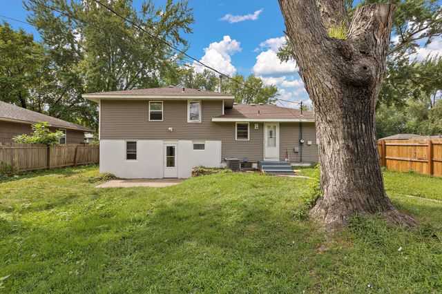 6924 Scott Avenue N, Brooklyn Center, MN 55429
