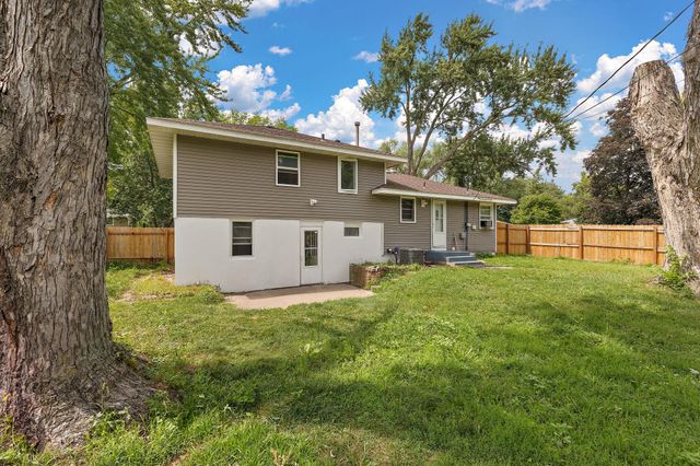6924 Scott Avenue N, Brooklyn Center, MN 55429