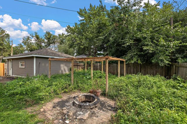 6924 Scott Avenue N, Brooklyn Center, MN 55429