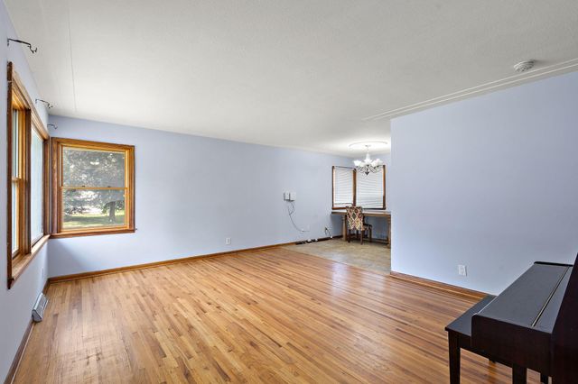 6924 Scott Avenue N, Brooklyn Center, MN 55429