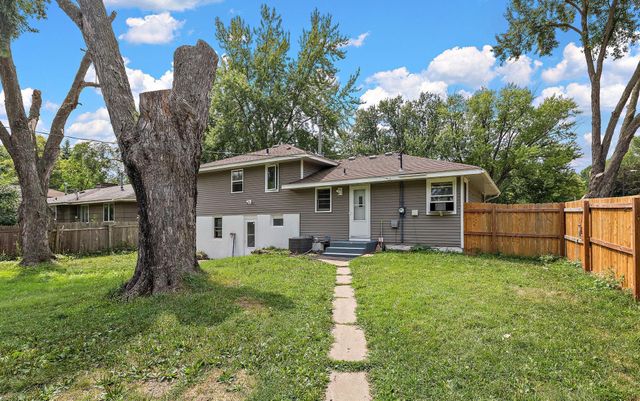 6924 Scott Avenue N, Brooklyn Center, MN 55429