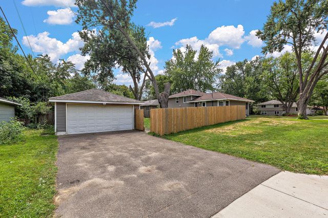 6924 Scott Avenue N, Brooklyn Center, MN 55429