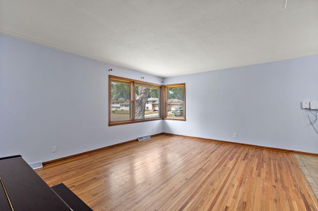 6924 Scott Avenue N, Brooklyn Center, MN 55429