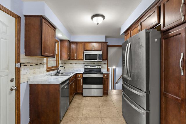 6924 Scott Avenue N, Brooklyn Center, MN 55429