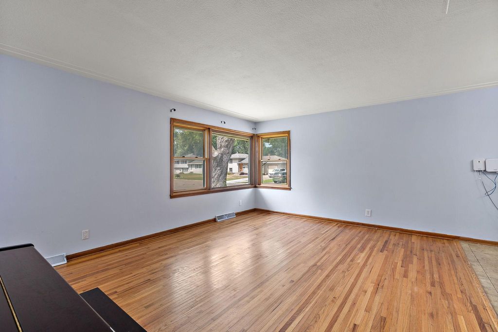 6924 Scott Avenue N, Brooklyn Center, MN 55429 — photo 5