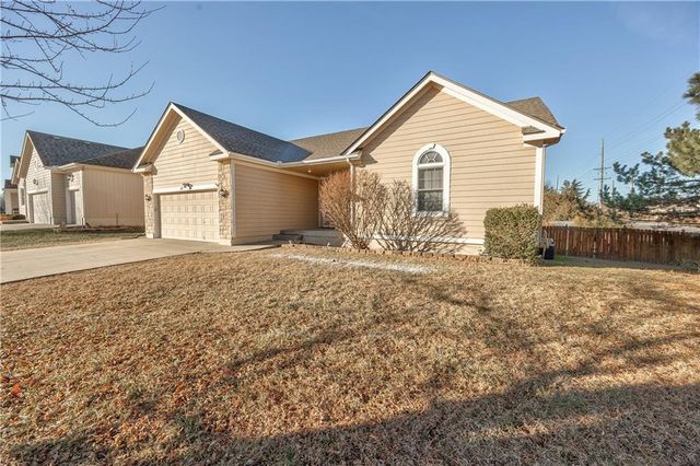 123 N Indian Wells Drive, Olathe, KS 66061