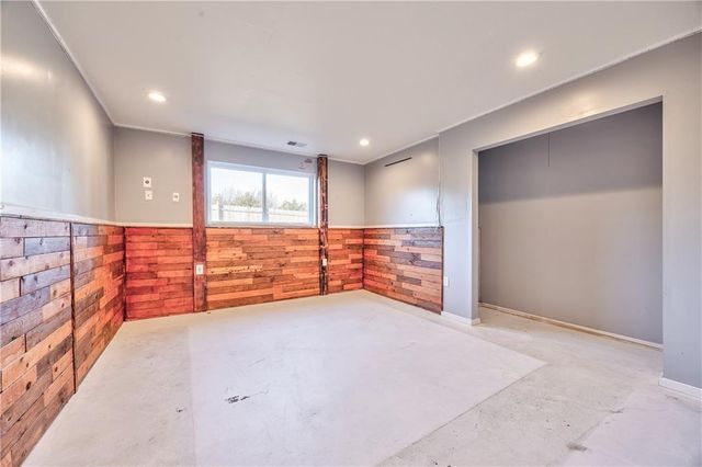 123 N Indian Wells Drive, Olathe, KS 66061