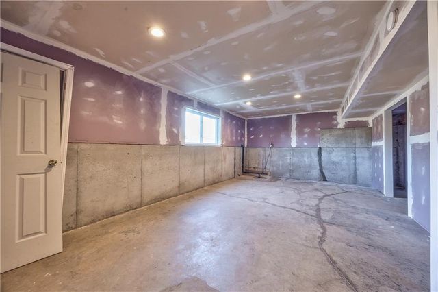 123 N Indian Wells Drive, Olathe, KS 66061