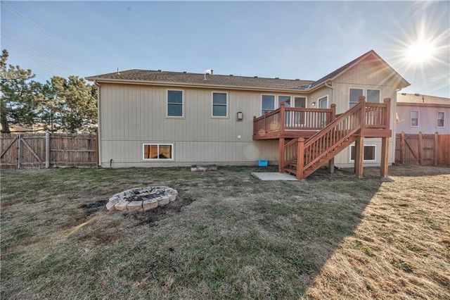 123 N Indian Wells Drive, Olathe, KS 66061