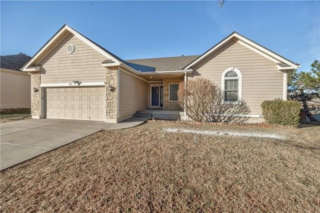 123 N Indian Wells Drive, Olathe, KS 66061
