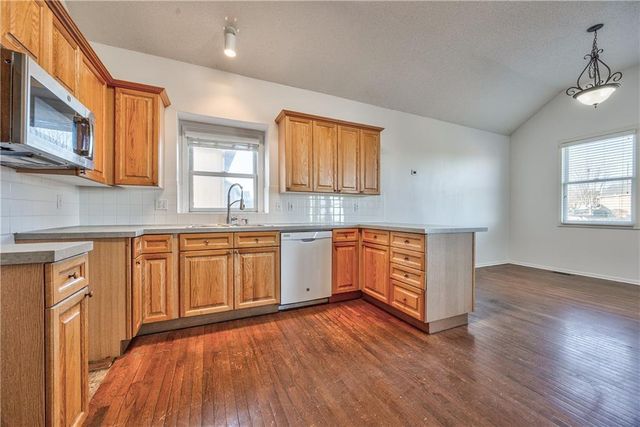 123 N Indian Wells Drive, Olathe, KS 66061