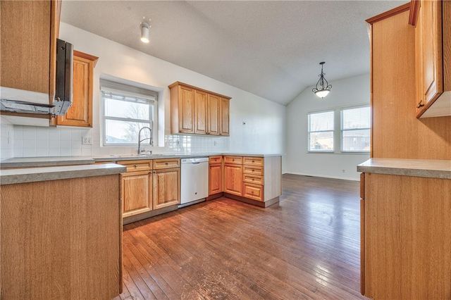 123 N Indian Wells Drive, Olathe, KS 66061