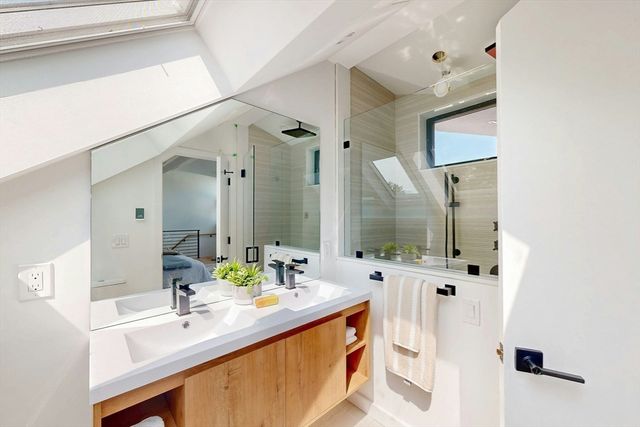 131 Charles Street R, Cambridge, MA 02141