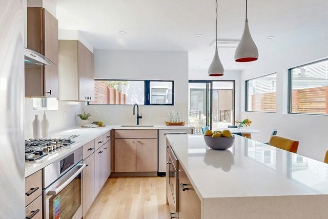 131 Charles Street R, Cambridge, MA 02141