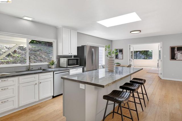 4451 Saint Andrews Rd, Oakland, CA 94605