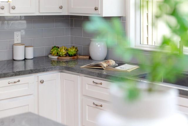 4451 Saint Andrews Rd, Oakland, CA 94605