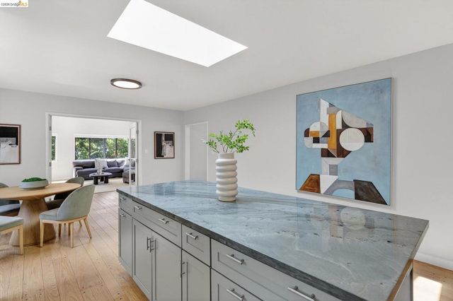 4451 Saint Andrews Rd, Oakland, CA 94605