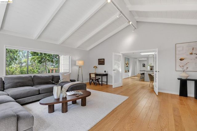 4451 Saint Andrews Rd, Oakland, CA 94605