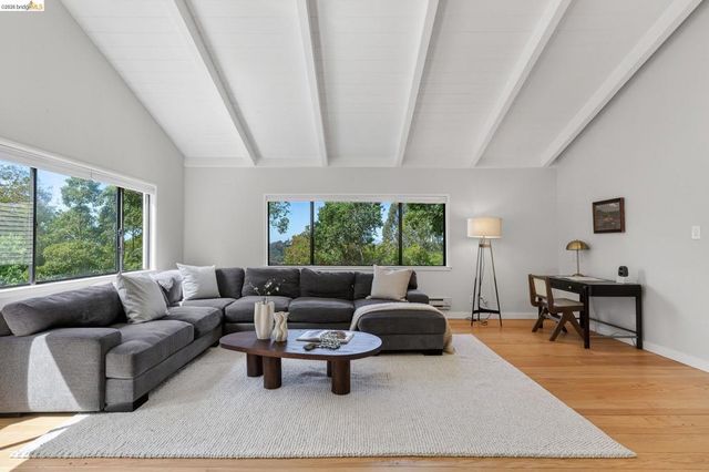 4451 Saint Andrews Rd, Oakland, CA 94605