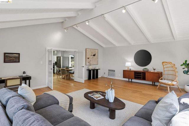 4451 Saint Andrews Rd, Oakland, CA 94605