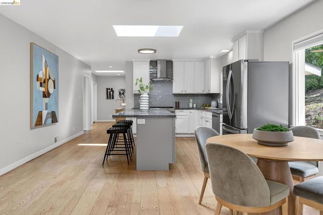 4451 Saint Andrews Rd, Oakland, CA 94605