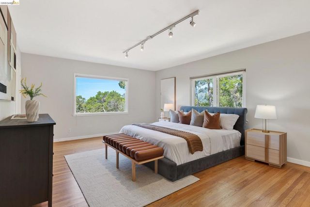 4451 Saint Andrews Rd, Oakland, CA 94605