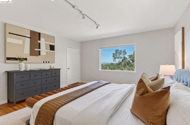 4451 Saint Andrews Rd, Oakland, CA 94605