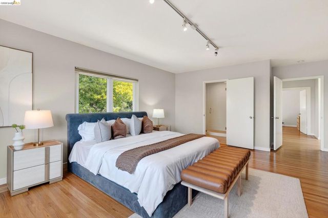 4451 Saint Andrews Rd, Oakland, CA 94605