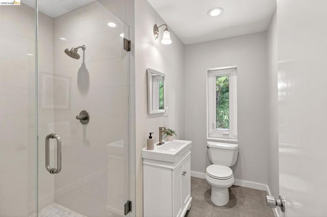 4451 Saint Andrews Rd, Oakland, CA 94605