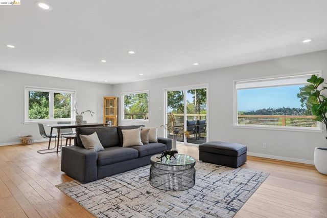 4451 Saint Andrews Rd, Oakland, CA 94605