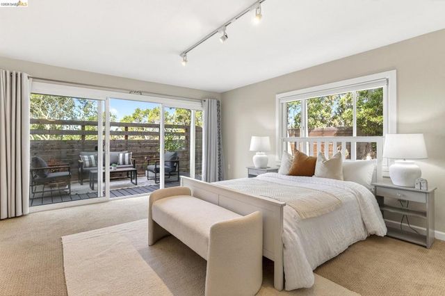 4451 Saint Andrews Rd, Oakland, CA 94605