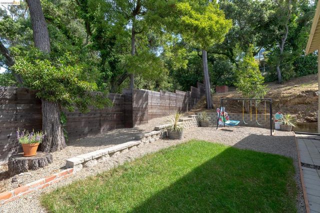 4451 Saint Andrews Rd, Oakland, CA 94605