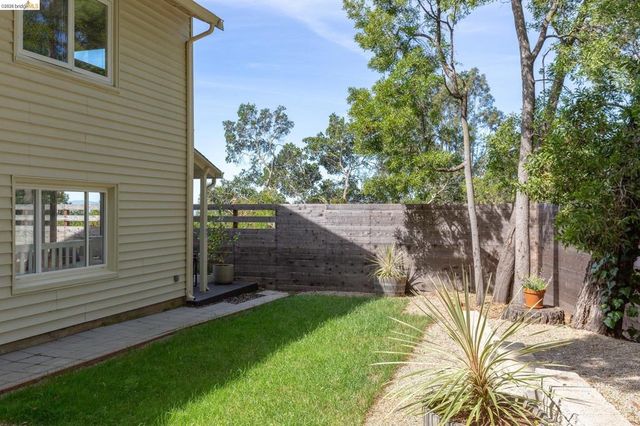 4451 Saint Andrews Rd, Oakland, CA 94605