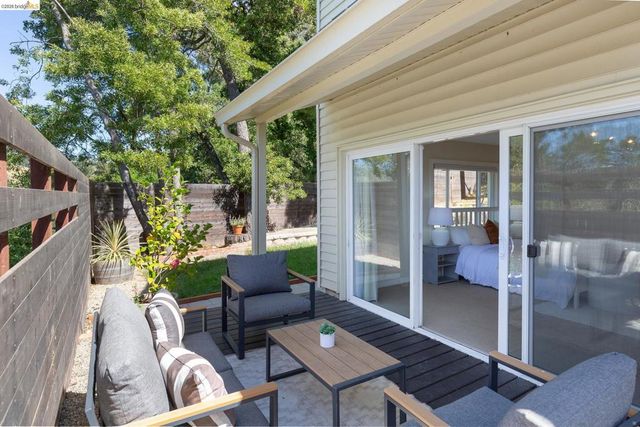 4451 Saint Andrews Rd, Oakland, CA 94605